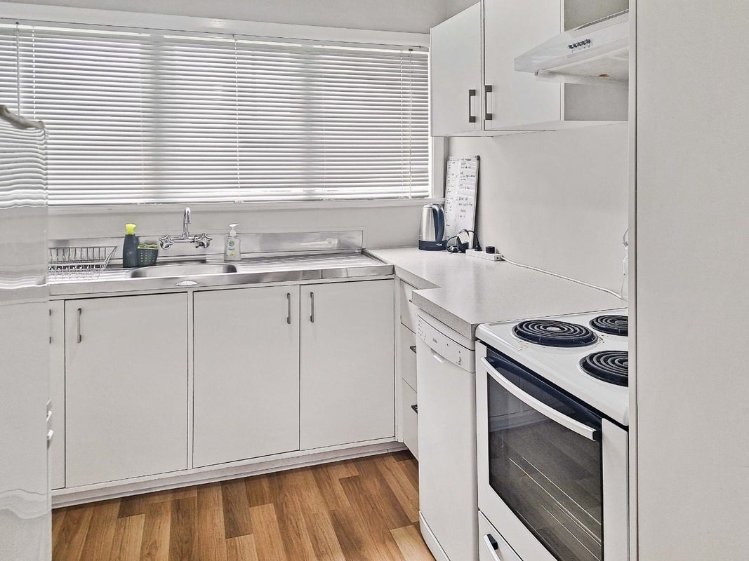 6/6 Keys Street, Elderslea, Upper Hutt - Carousel 2