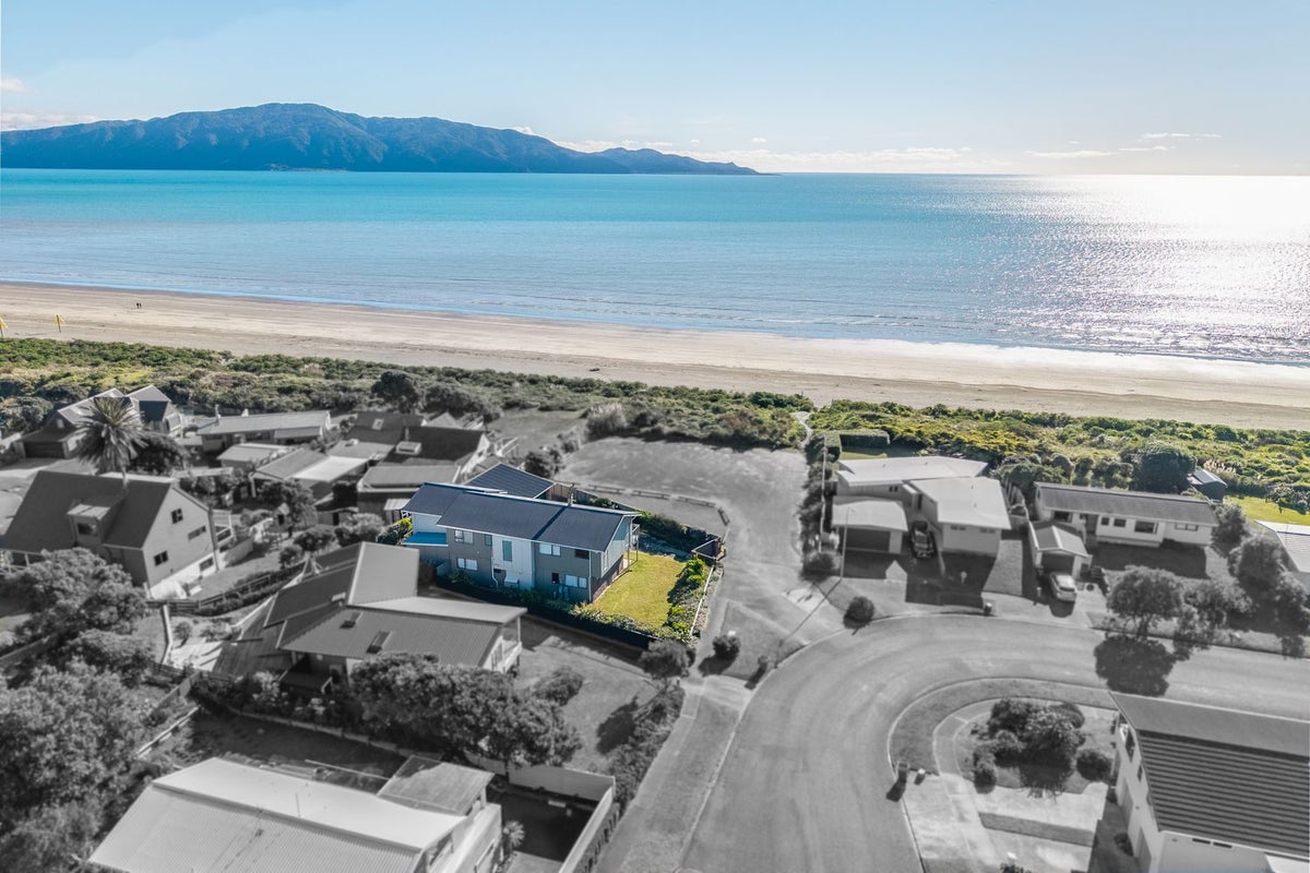 31 Oratia Street, Waikanae Beach, Waikanae - Carousel 1