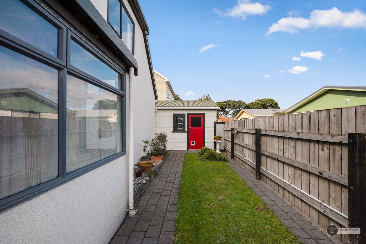 2/54 Britannia ST, PETONE, LOWER HUTT - Carousel 17