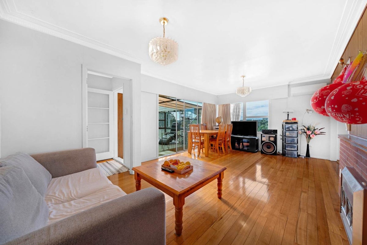 6 Glenmore Road, Sunnyhills, Manukau City, Auckland - Carousel 2