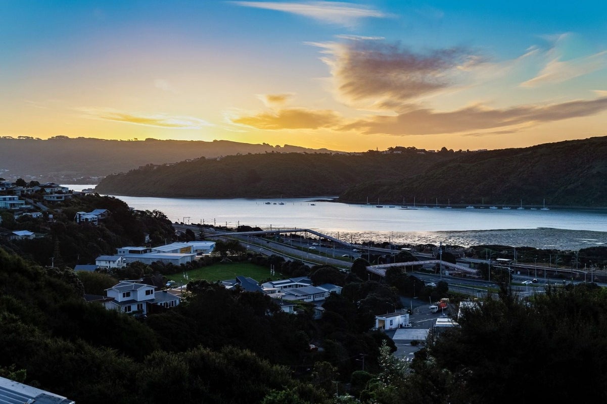 4 Kahu Road, Paremata, Porirua - Carousel 2