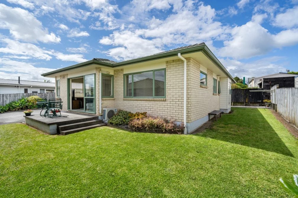 7 Exminster Street, Blockhouse Bay, Auckland - Carousel 1