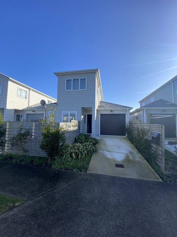3 Divide Loop, Takanini, Auckland - Carousel 1