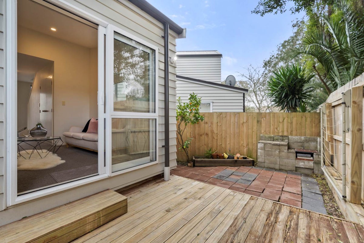 4/30 John Jennings Drive, Oteha, Auckland - Carousel 2
