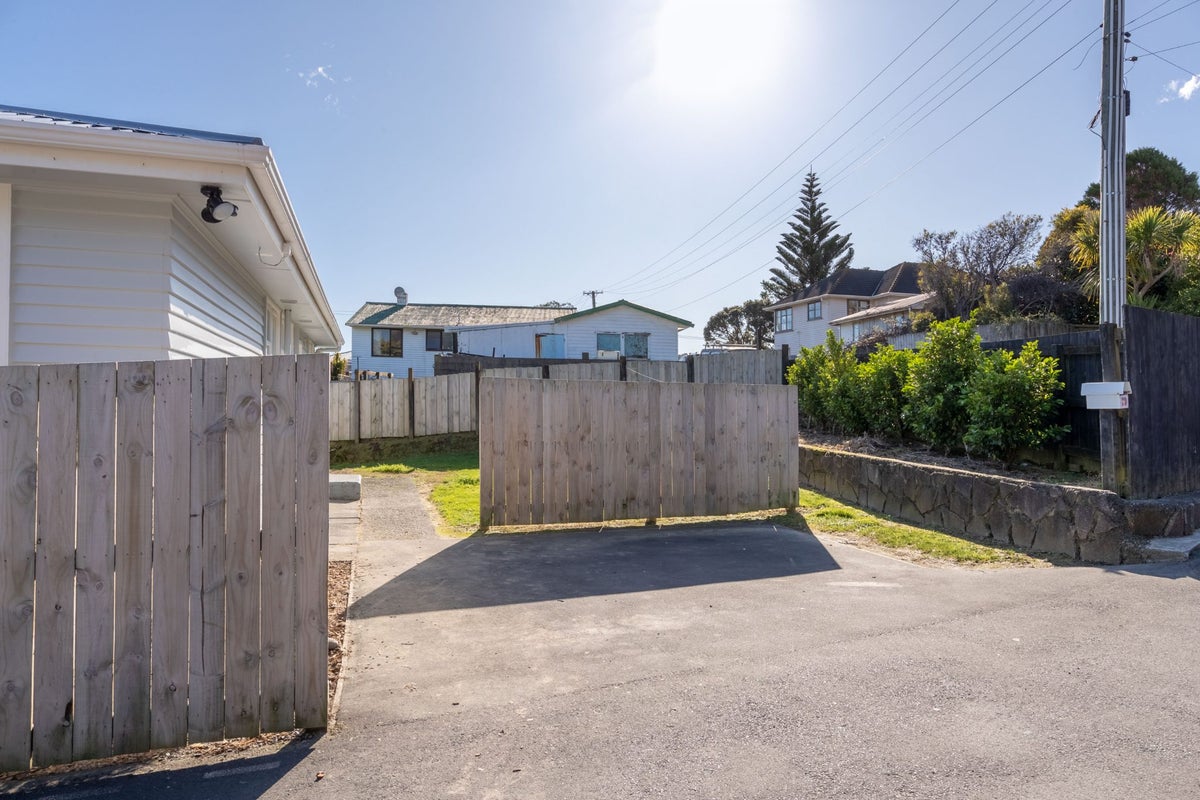 23 Dorset Grove, Cannons Creek, Porirua - Carousel 12