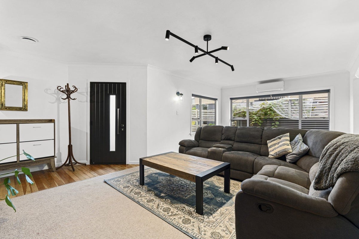 13 Pembroke Street, Westown, New Plymouth - Carousel 2