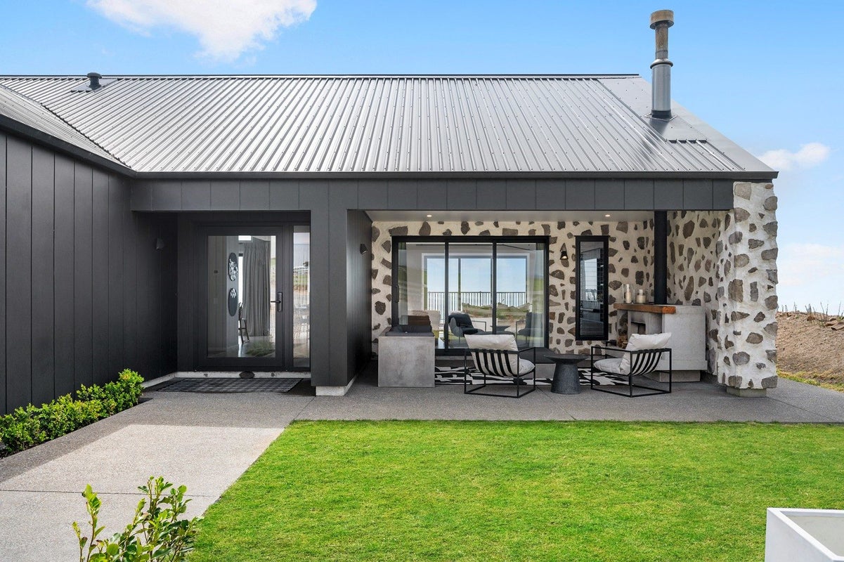 224 Pikarere Street, Colonial Knob, Porirua - Carousel 2