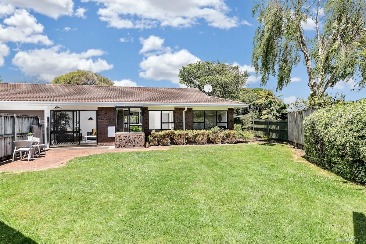 30 Kindergarten Drive, Conifer Grove, Takanini - Carousel 1
