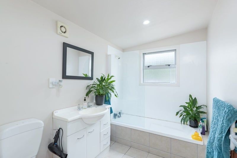 18A Franklyn Road, Tawa, Wellington - Carousel 11