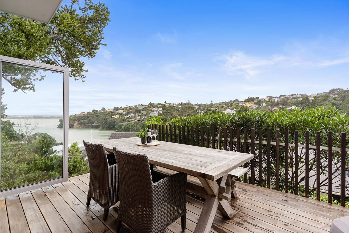 99 Island Bay Road, Beach Haven, Auckland - Carousel 1