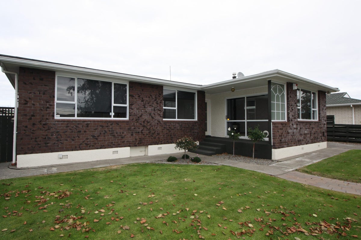 12 Raglan Avenue, Cloverlea, Palmerston North - Carousel 1