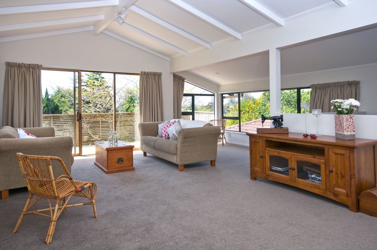 35 Castleton Drive, Howick, Auckland - Carousel 2
