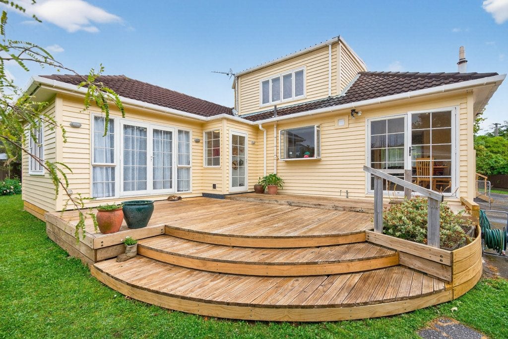 18 Edmonds Street, Wainuiomata, Lower Hutt - Carousel 1