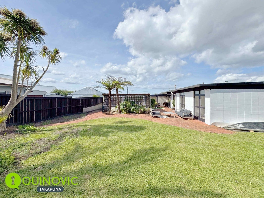 2/10 Rodney Road, Northcote Point, Auckland - Carousel 1