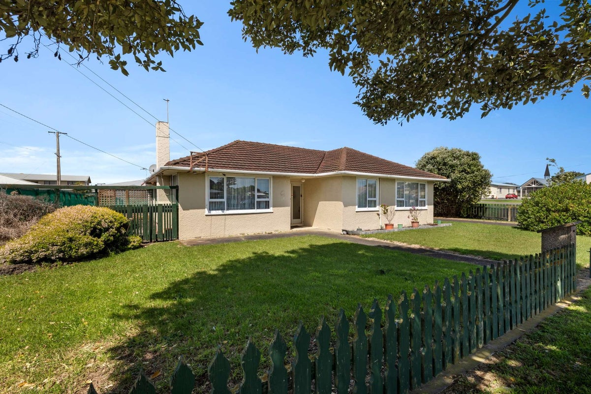 38 Manuka Street, Castlecliff, Whanganui - Carousel 1