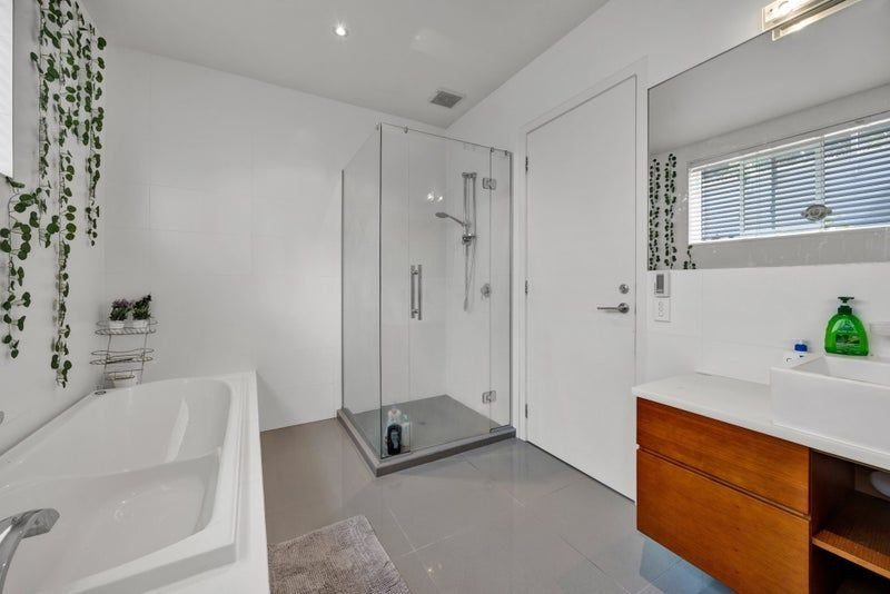 16 Links Drive, Waiwhakaiho, New Plymouth - Carousel 20