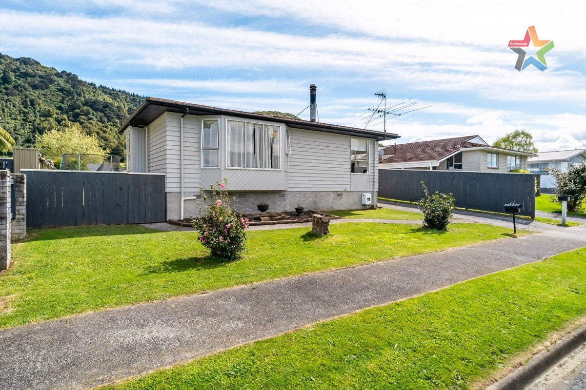 5 Harvard Grove, Totara Park, Upper Hutt - Carousel 2
