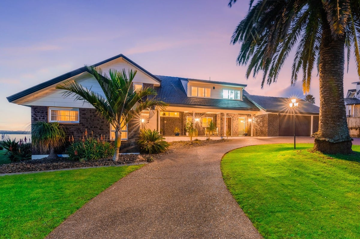 43 St Annes Crescent, Wattle Downs, Auckland - Carousel 2
