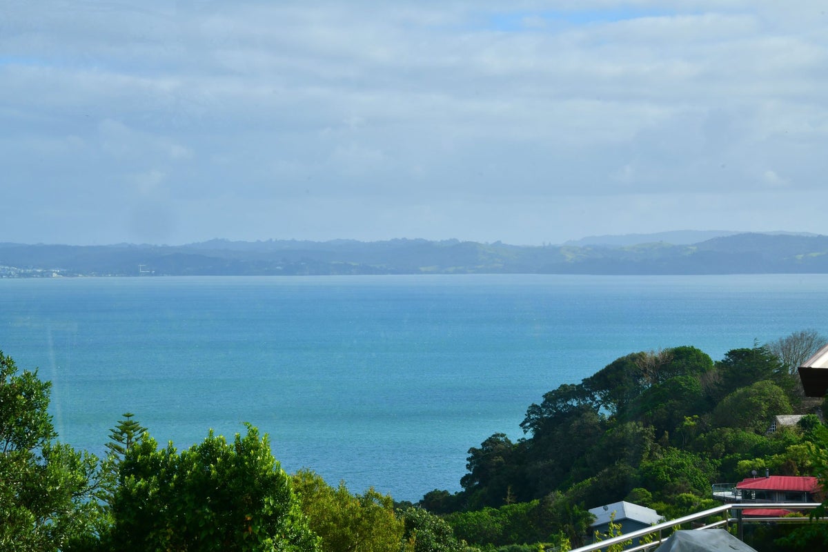21 Roberts Road, Matakatia, Whangaparaoa - Carousel 2