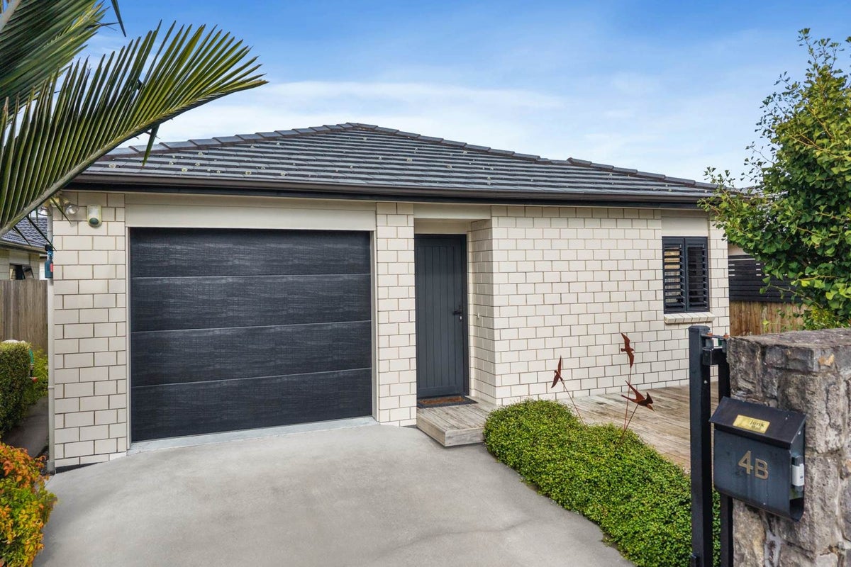 4B Lillian Place, Orewa, Orewa - Carousel 2