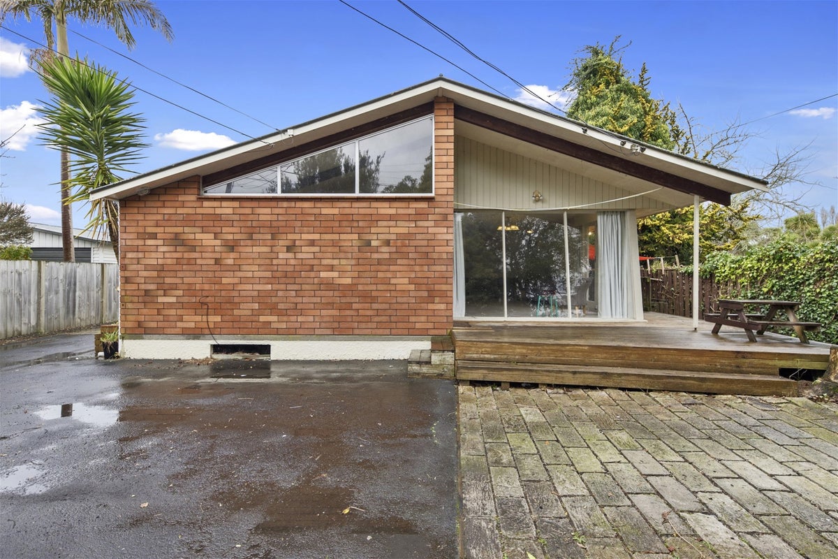 3 Queenwood Avenue, Queenwood, Hamilton - Carousel 2
