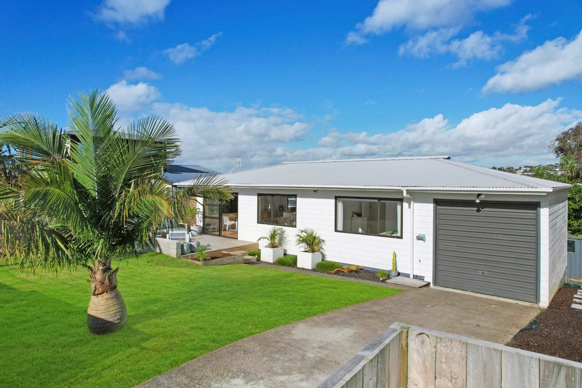 63A Albatross Road, Red Beach, Whangaparaoa - Carousel 1