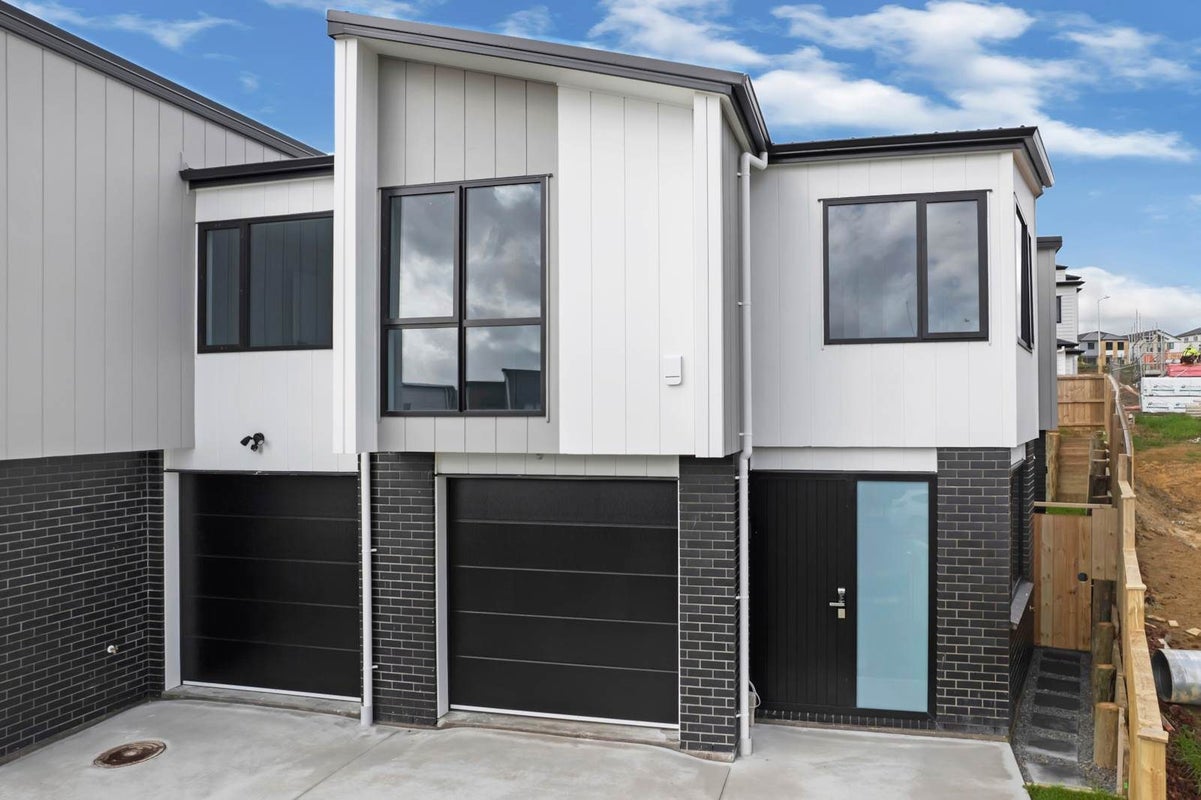 32B Hearth Street, Flat Bush, Manukau City, Auckland - Carousel 1