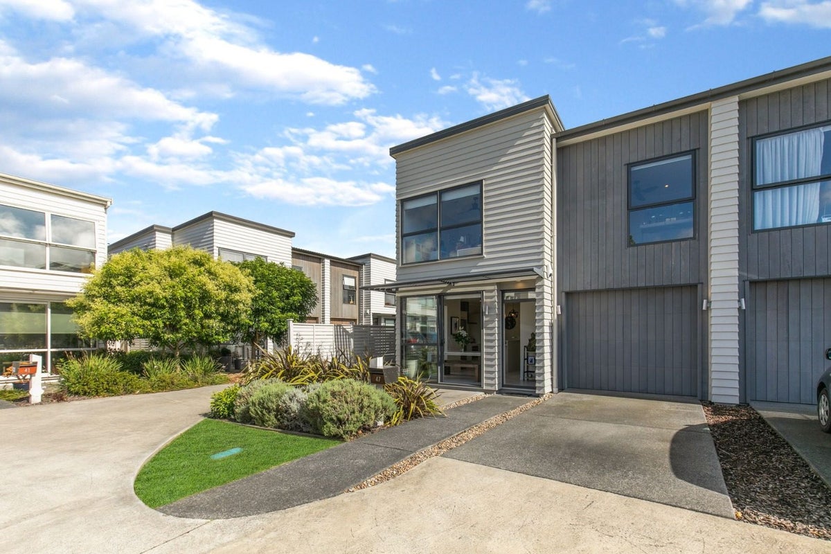 47 Costa Viva Crescent, Karaka, Papakura - Carousel 1