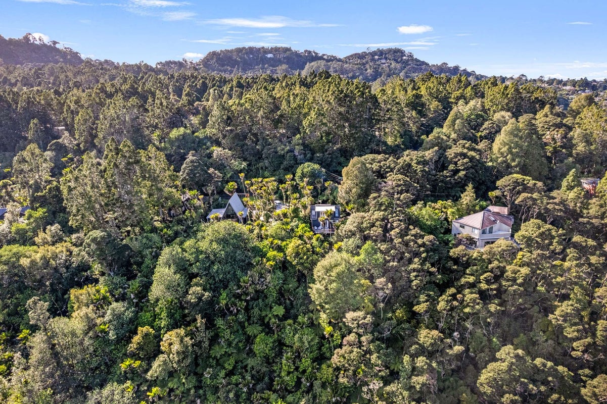 33 Tainui Road, Titirangi, Auckland - Carousel 31