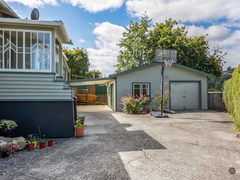 10 McDougall Grove, Haywards, Lower Hutt - Carousel 17