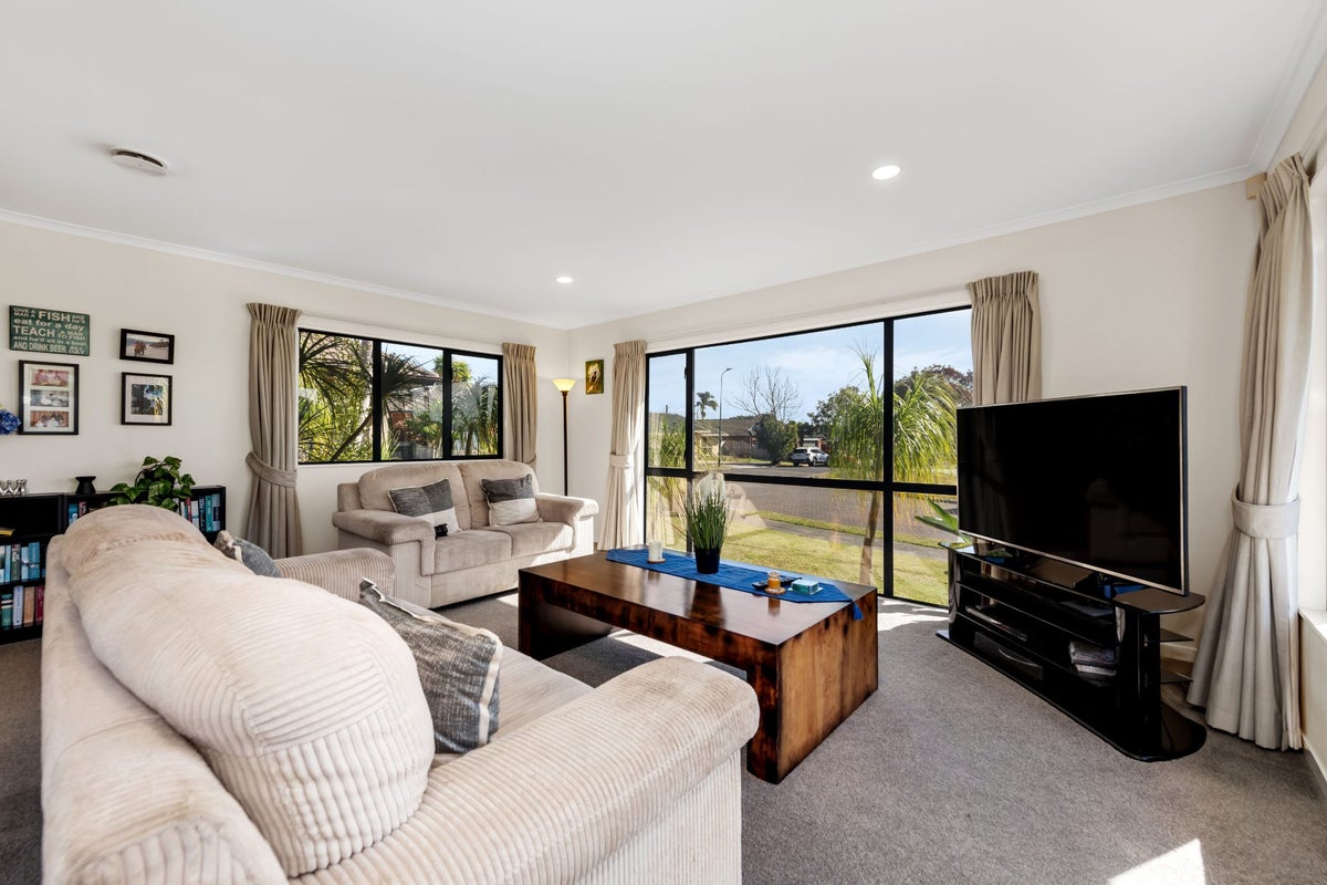 43 Newbliss Crescent, East Tamaki Heights, Auckland - Carousel 2