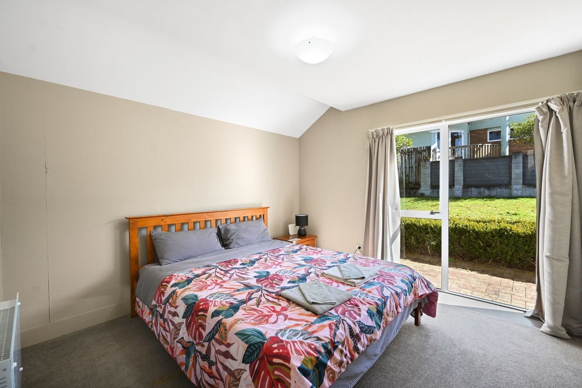 3 Munro Place, Flagstaff, Hamilton - Carousel 16