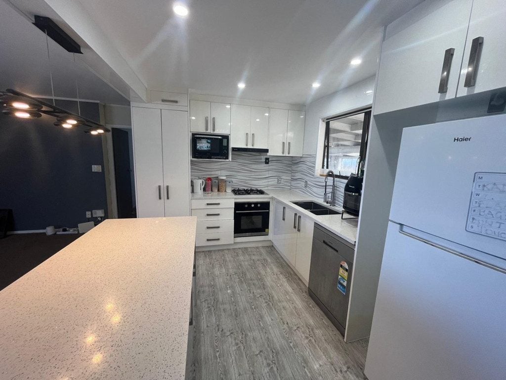 6 Montego Place, Weymouth, Auckland - Carousel 2
