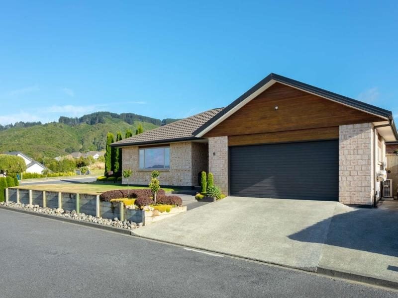 18 McEwen Crescent, Riverstone Terraces, Upper Hutt - Carousel 1