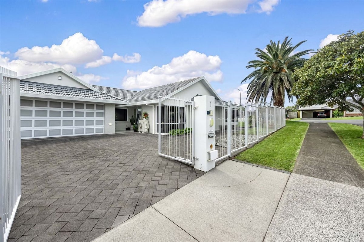 1 Driscoll Place, Farm Cove, Auckland - Carousel 27