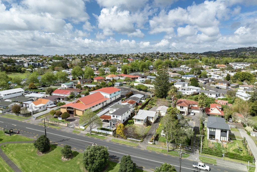 25 Margan Avenue, New Lynn, Auckland - Carousel 23
