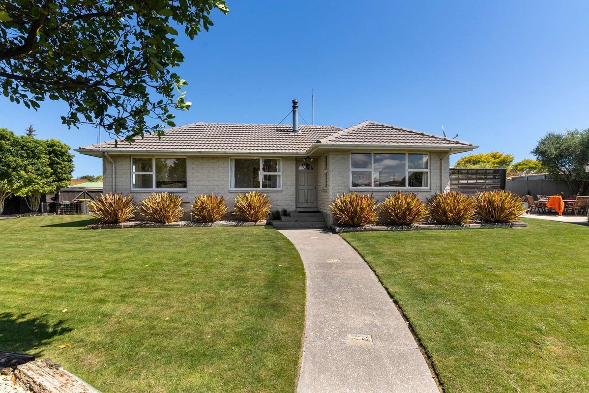 1 Stanton Crescent, Hoon Hay, Christchurch - Carousel 1