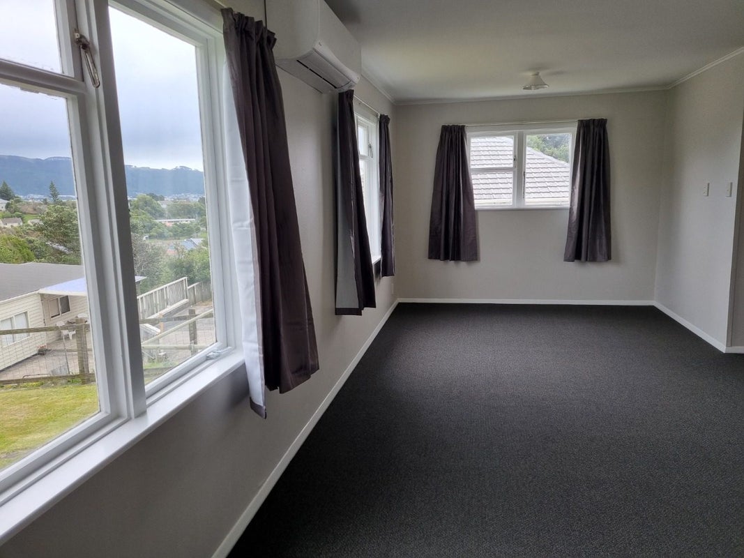 22 Bedford Street, Cannons Creek, Porirua - Carousel 1