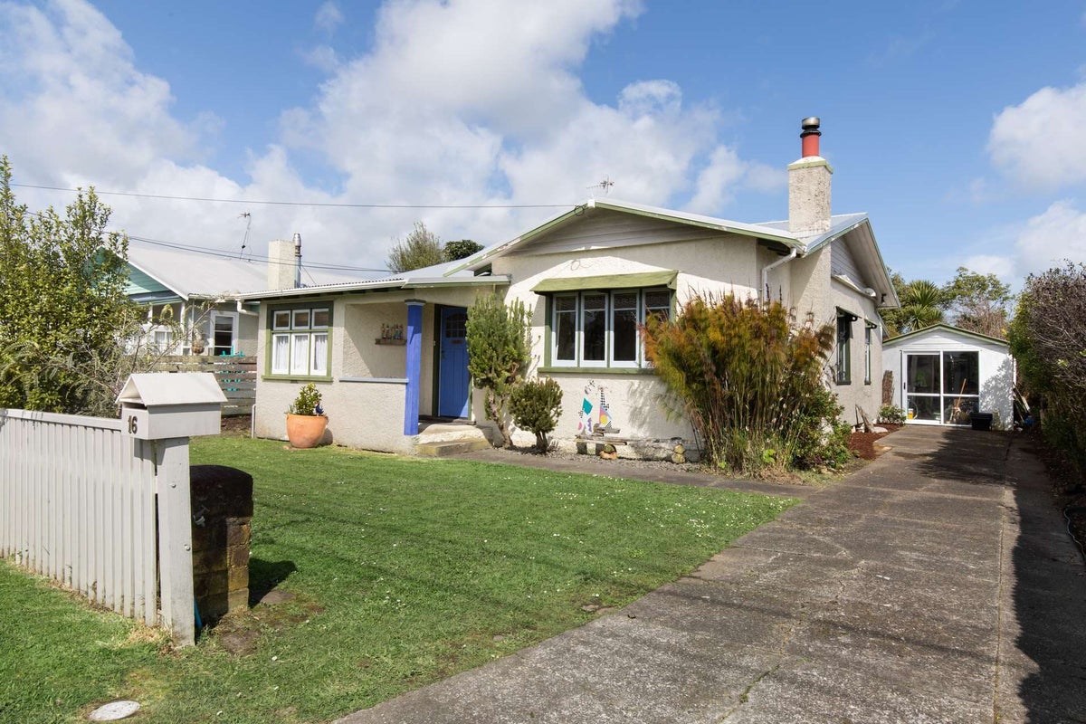 16 Stark Street, Durie Hill, Whanganui - Carousel 2