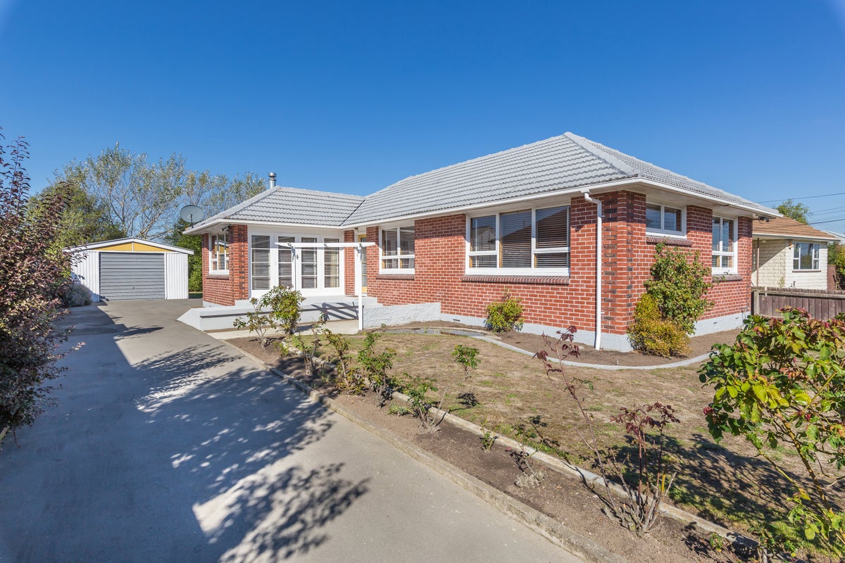 32 Bournemouth Crescent, Aranui, Christchurch - Carousel 1