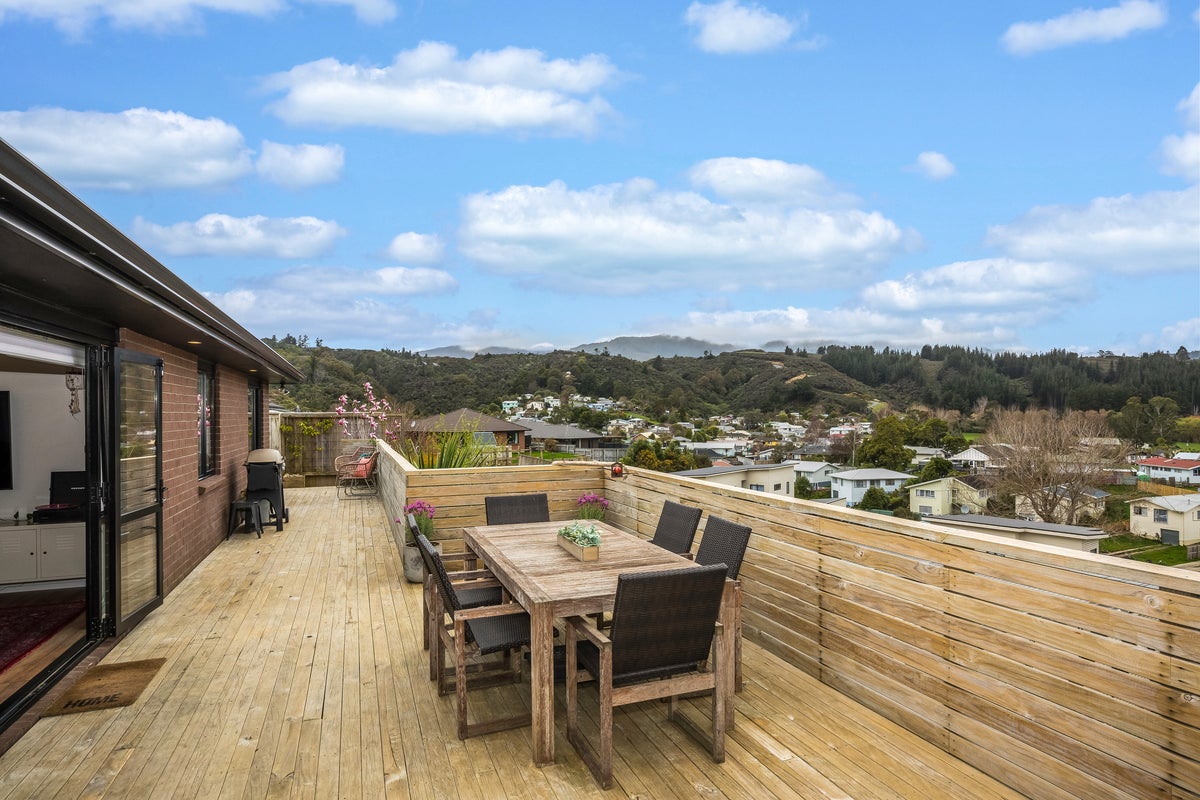 56 Sunstone Crescent, Brown Owl, Upper Hutt - Carousel 1