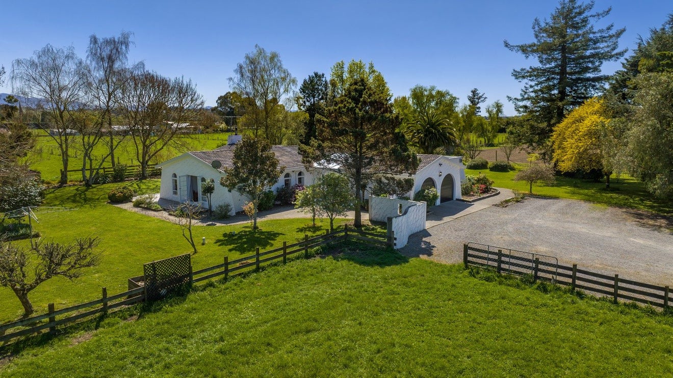 24 Golden Hills Road, Appleby, Richmond - Carousel 2