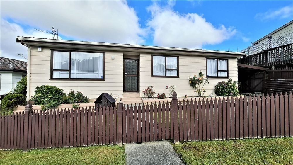 33 Nassau Avenue, Grenada North, Wellington - Carousel 1