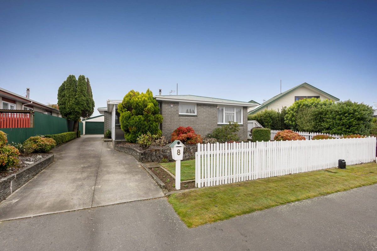 8 Fern Drive, Halswell, Christchurch - Carousel 1