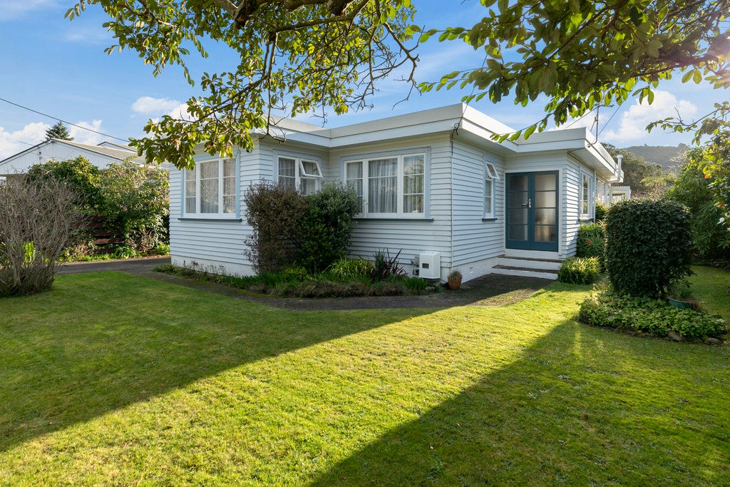 13 Foster Street, Taita, Lower Hutt - Carousel 1