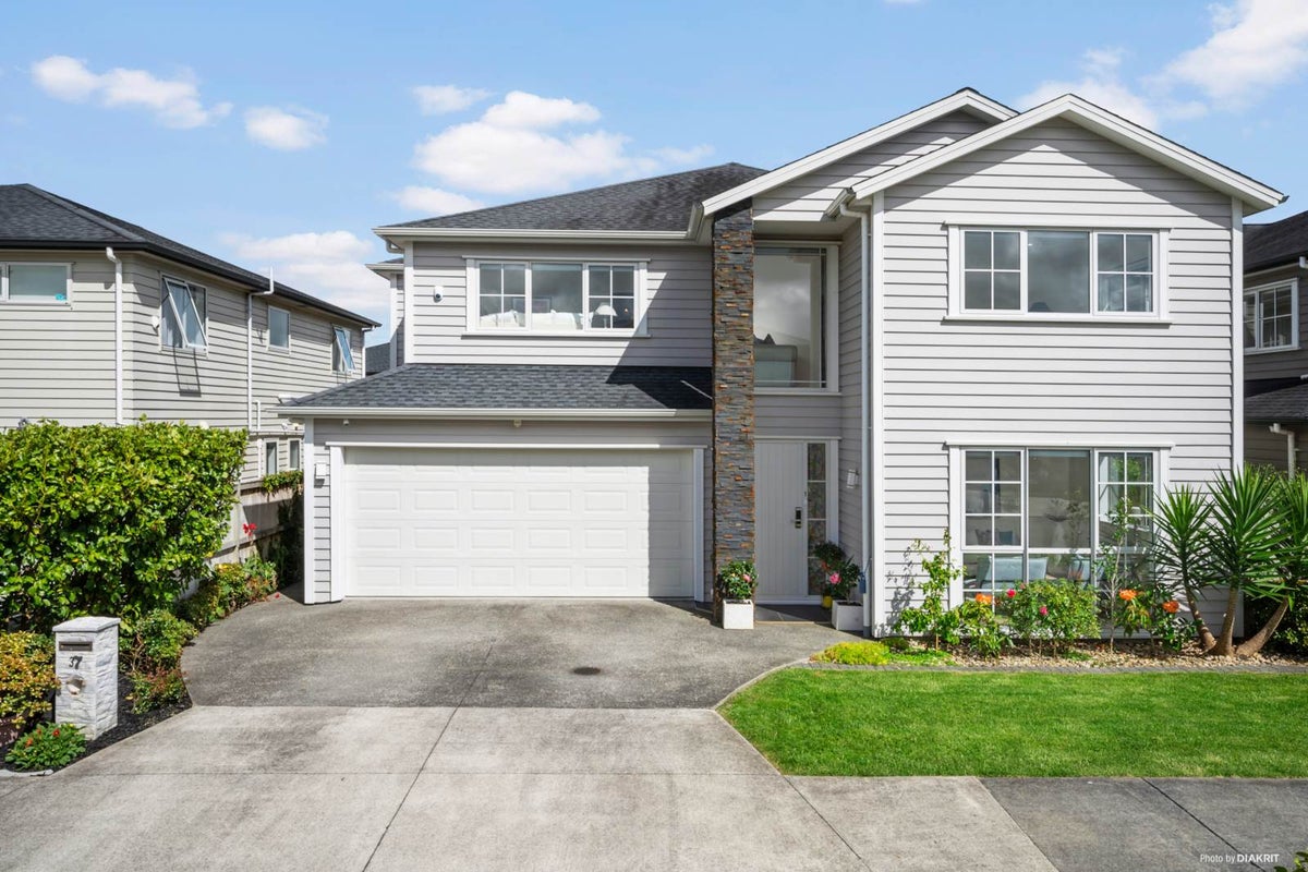 37 Charlestown Drive, Flat Bush, Auckland - Carousel 1