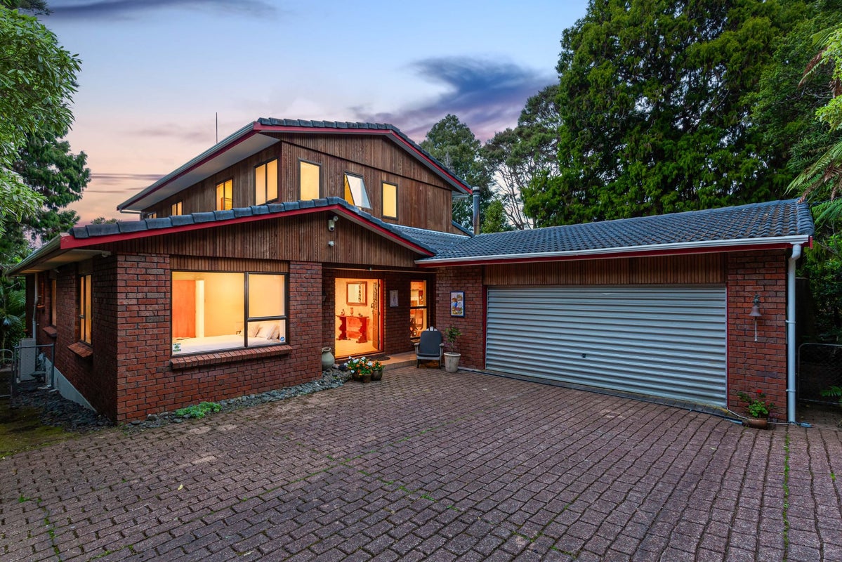 733 Scenic Drive, Henderson Valley, Auckland - Carousel 2