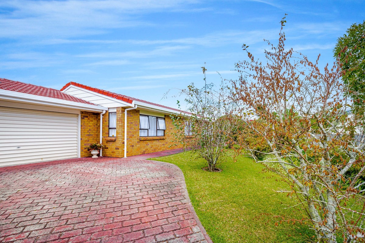 8 Chablis Place, Henderson, Auckland - Carousel 2