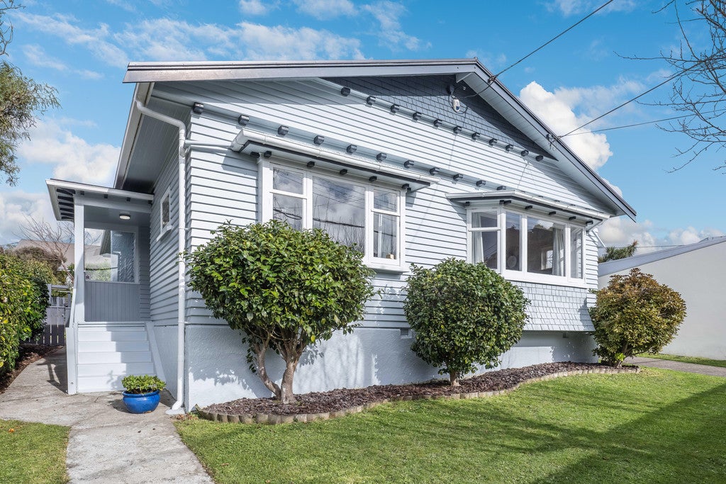 10 Cashmere Avenue, Khandallah, Wellington - Carousel 1