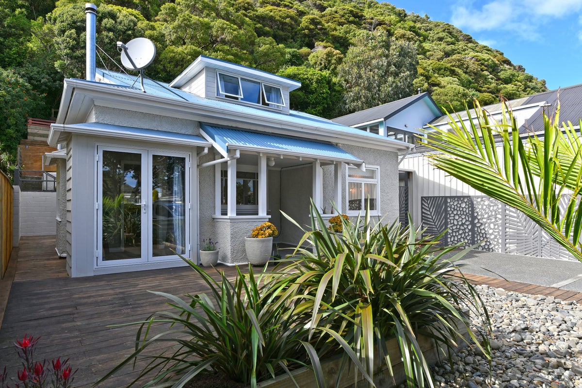 221 Muritai Road, Eastbourne, Lower Hutt - Carousel 1